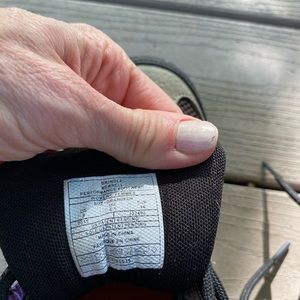 New Size 9 Women’s Merrell Brindle hiking shoes